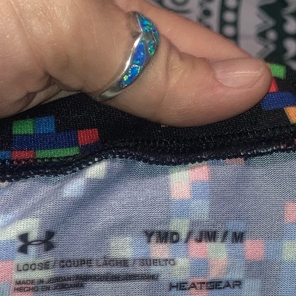 NWOT boys short sleeve UA SZ YMD black w multi color detail - Picture 3 of 3